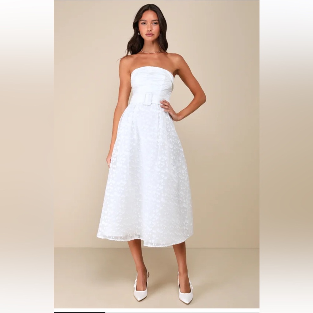 Elegant White Strapless Dress
